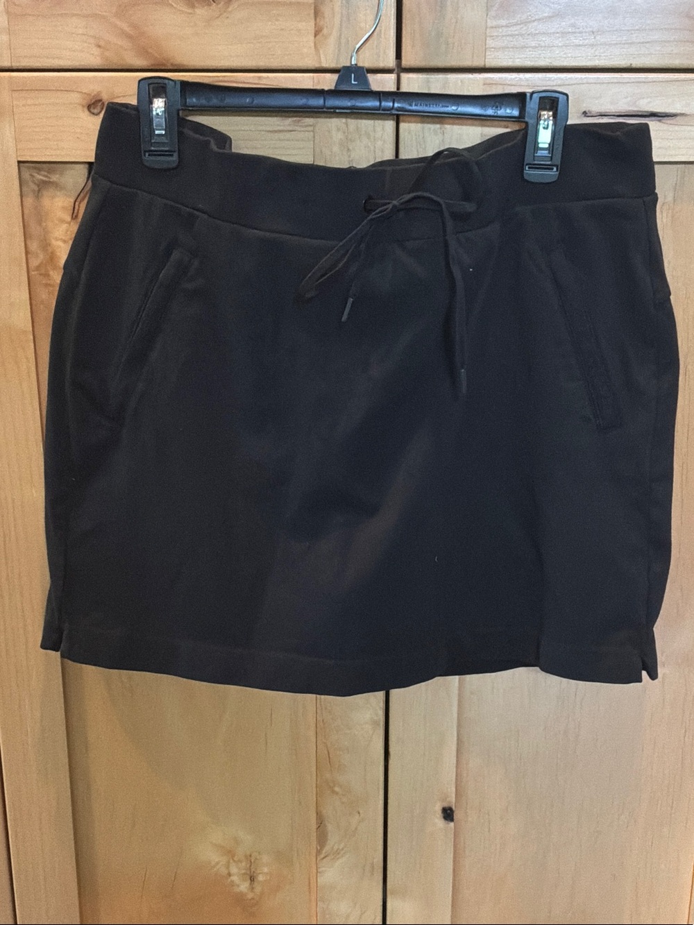 Women’s ATHLETA Skort.  Black.  Like NEW! Zippered Pockets. Size Large.